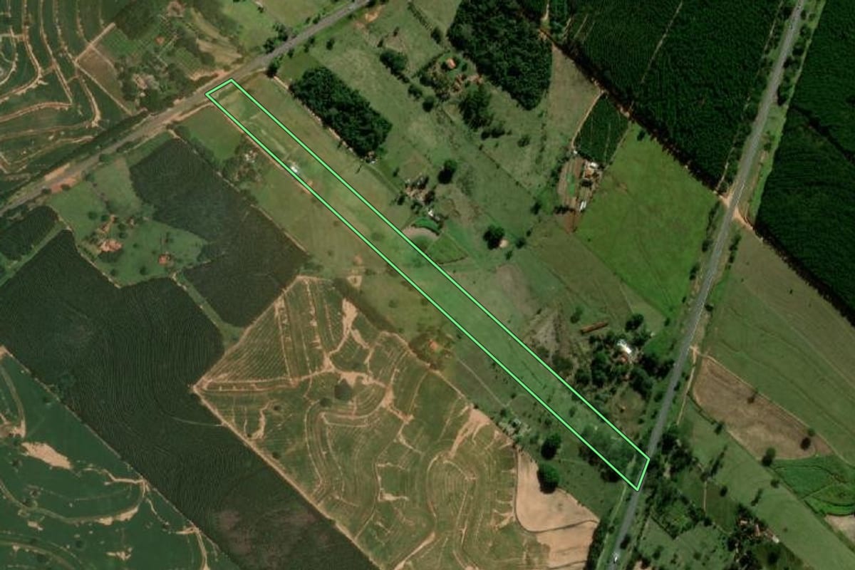 Imagem de satélite do imóvel rural em Getulina (SP), com o contorno declarado no CAR desenhado por cima.