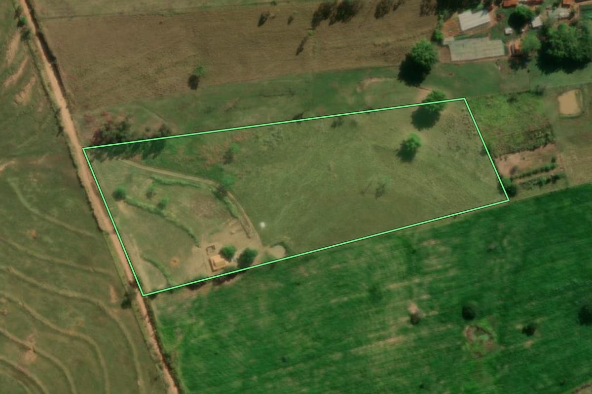 Imagem de satélite do imóvel rural em Getulina (SP), com o contorno declarado no CAR desenhado por cima.