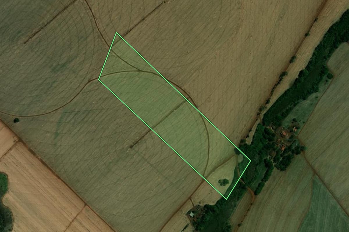 Imagem de satélite do imóvel rural em Guaíra (SP), com o contorno declarado no CAR desenhado por cima.