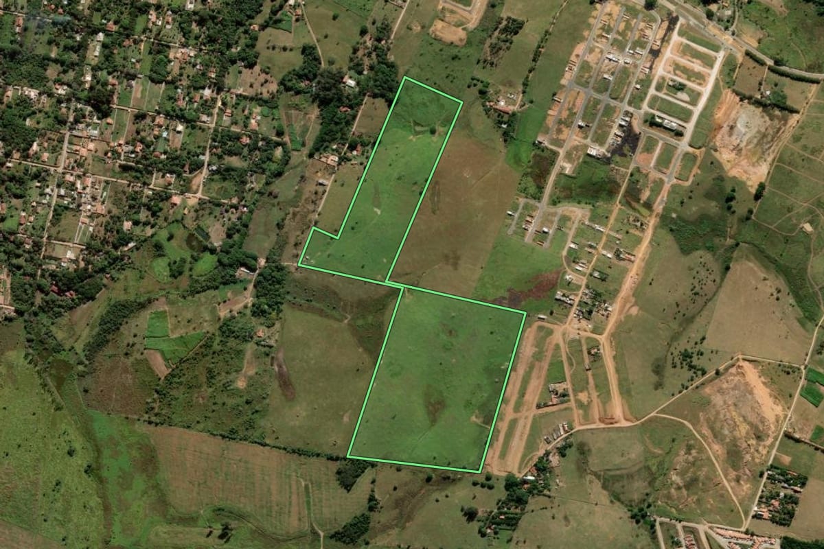 Imagem de satélite do imóvel rural em Guaratinguetá (SP), com o contorno declarado no CAR desenhado por cima.