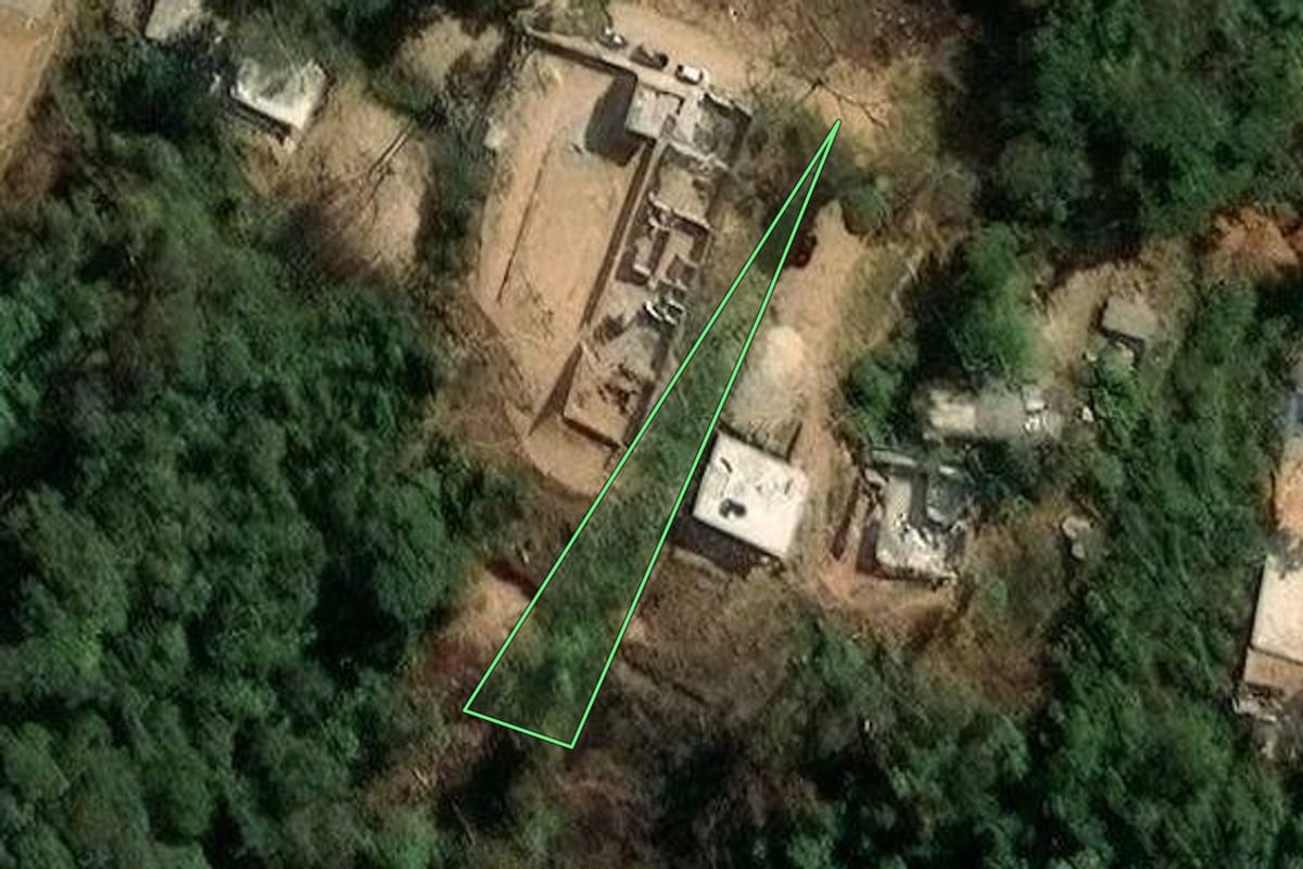 Imagem de satélite do imóvel rural em Guarulhos (SP), com o contorno declarado no CAR desenhado por cima.