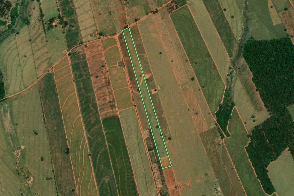 Imagem de satélite do imóvel rural em Herculândia (SP), com o contorno declarado no CAR desenhado por cima.