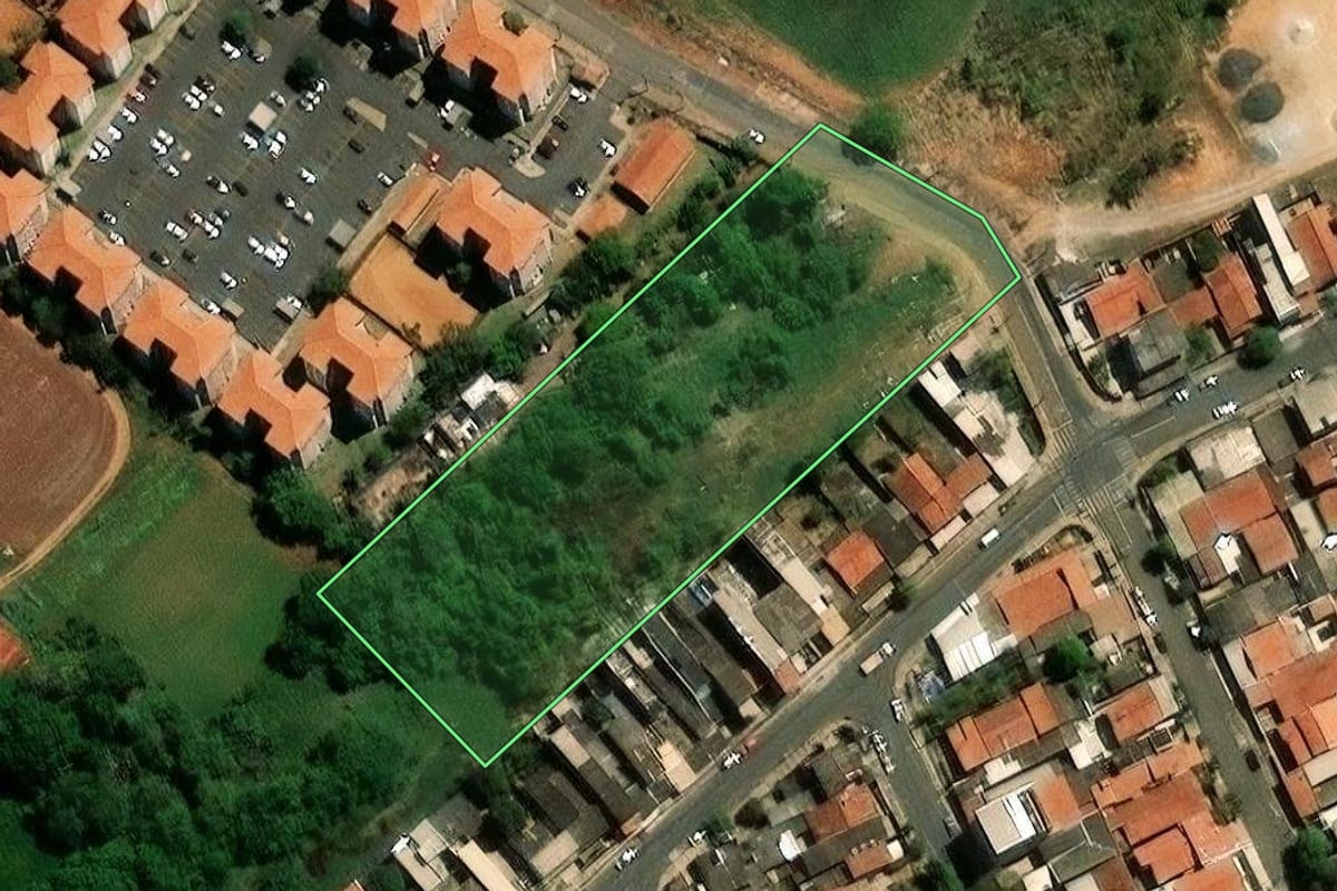 Imagem de satélite do imóvel rural em Hortolândia (SP), com o contorno declarado no CAR desenhado por cima.