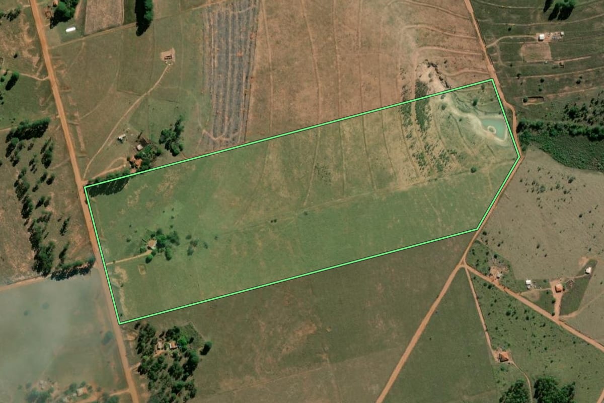 Imagem de satélite do imóvel rural em Iaras (SP), com o contorno declarado no CAR desenhado por cima.