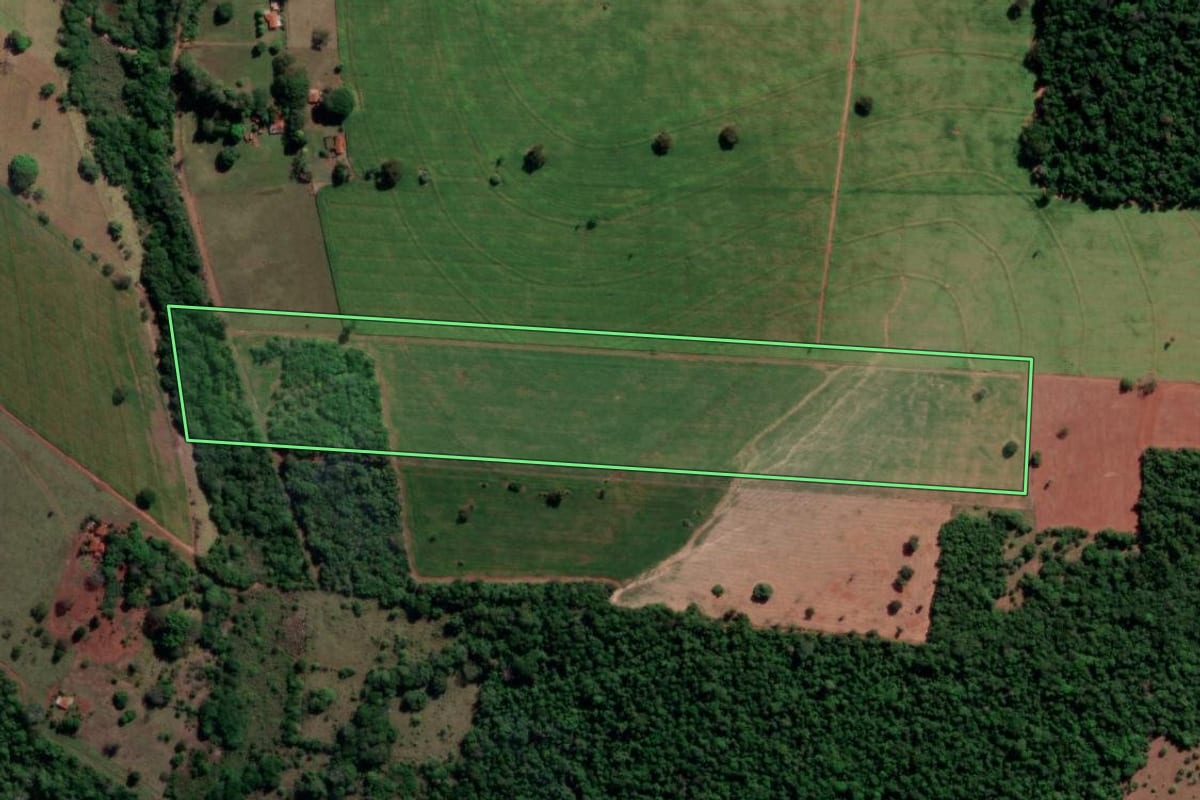 Imagem de satélite do imóvel rural em Iepê (SP), com o contorno declarado no CAR desenhado por cima.