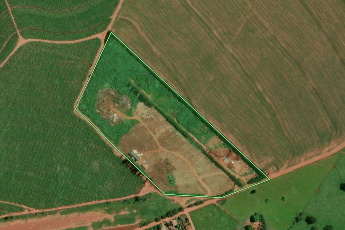 Imagem de satélite do imóvel rural em Iepê (SP), com o contorno declarado no CAR desenhado por cima.