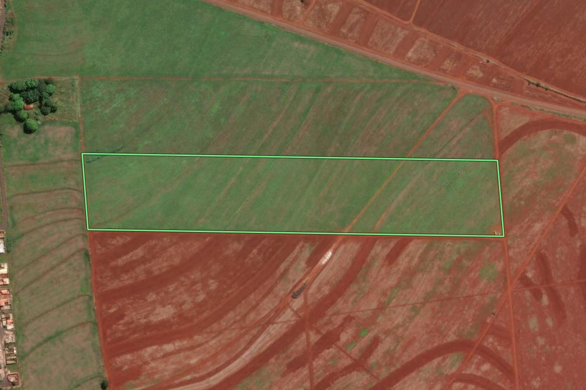 Imagem de satélite do imóvel rural em Igarapava (SP), com o contorno declarado no CAR desenhado por cima.
