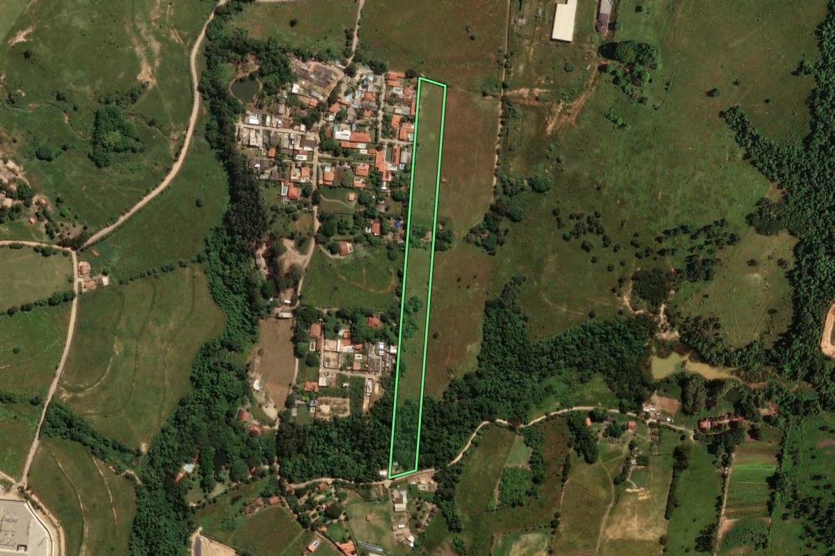 Imagem de satélite do imóvel rural em Indaiatuba (SP), com o contorno declarado no CAR desenhado por cima.