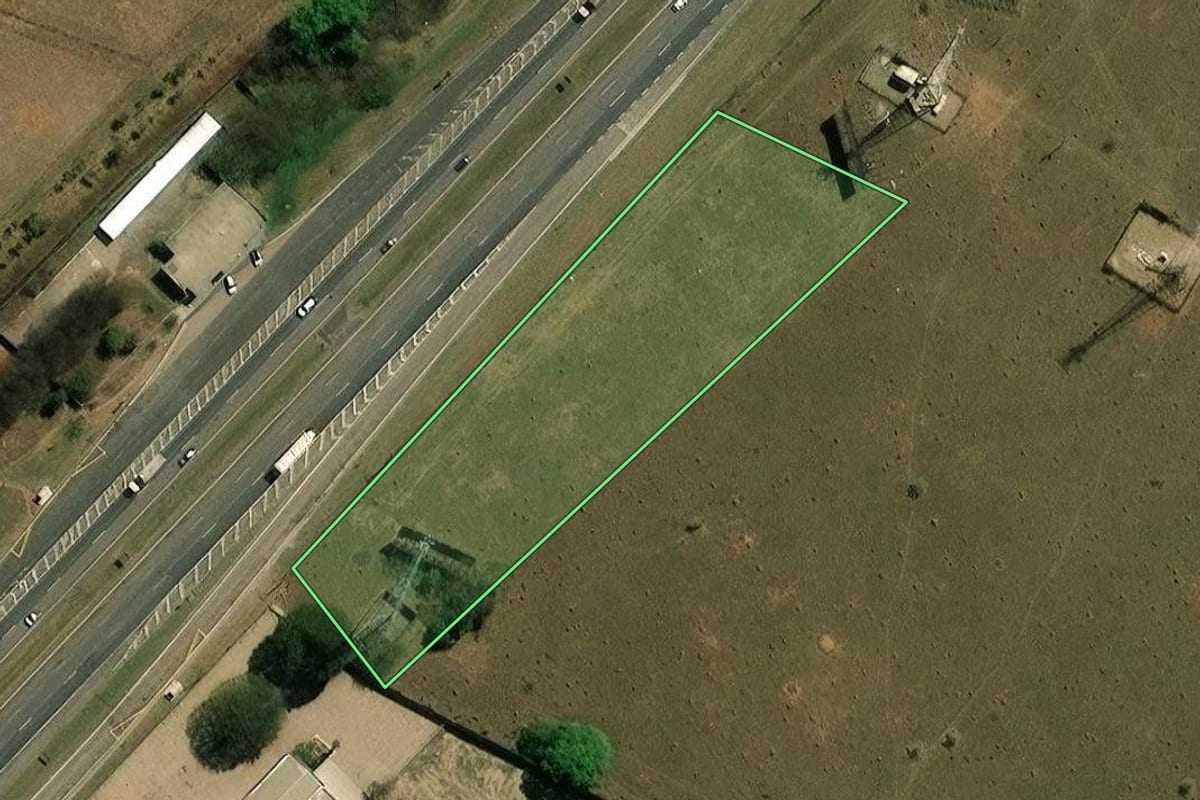 Imagem de satélite do imóvel rural em Indaiatuba (SP), com o contorno declarado no CAR desenhado por cima.