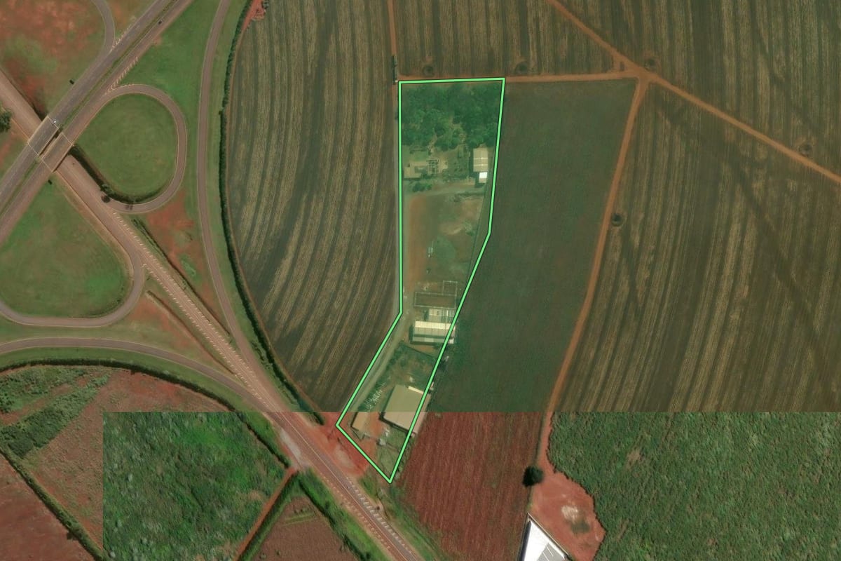Imagem de satélite do imóvel rural em Iracemápolis (SP), com o contorno declarado no CAR desenhado por cima.