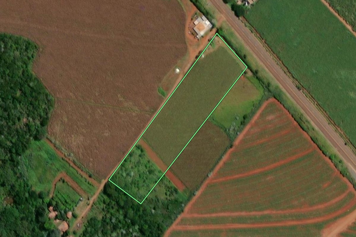 Imagem de satélite do imóvel rural em Iracemápolis (SP), com o contorno declarado no CAR desenhado por cima.