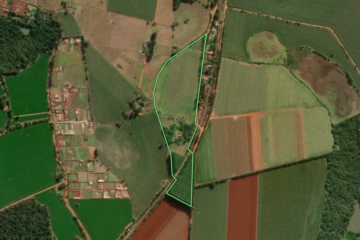Imagem de satélite do imóvel rural em Itapetininga (SP), com o contorno declarado no CAR desenhado por cima.