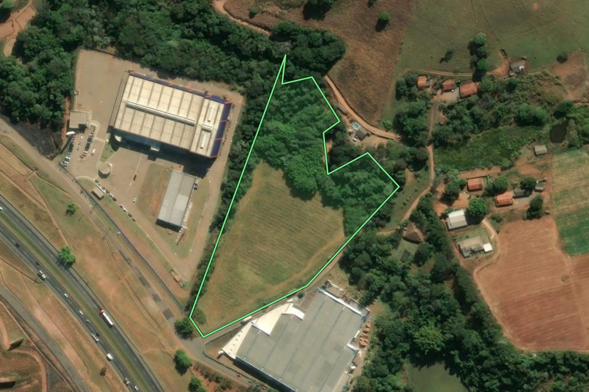 Imagem de satélite do imóvel rural em Itatiba (SP), com o contorno declarado no CAR desenhado por cima.