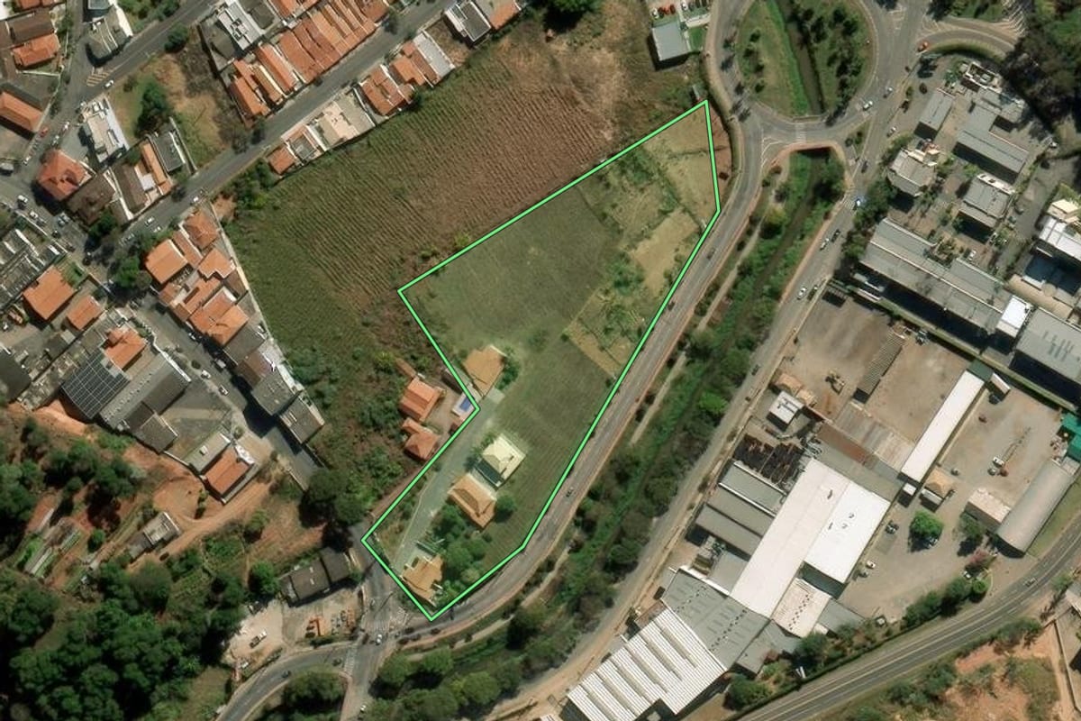 Imagem de satélite do imóvel rural em Itatiba (SP), com o contorno declarado no CAR desenhado por cima.