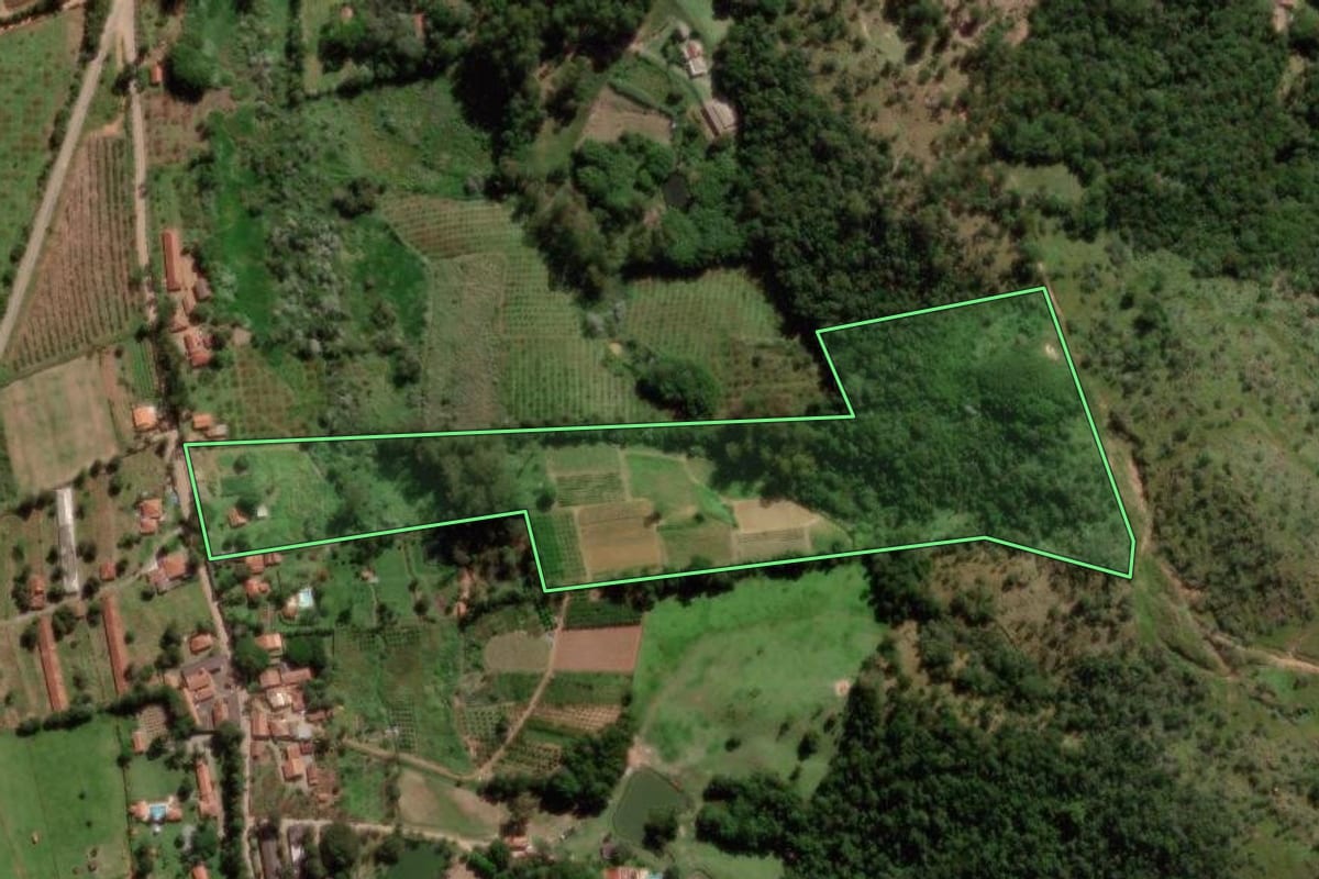 Imagem de satélite do imóvel rural em Itatiba (SP), com o contorno declarado no CAR desenhado por cima.