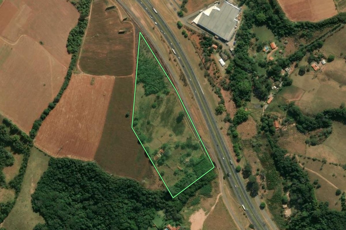 Imagem de satélite do imóvel rural em Itatiba (SP), com o contorno declarado no CAR desenhado por cima.