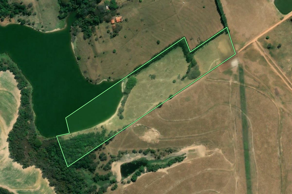 Imagem de satélite do imóvel rural em Itu (SP), com o contorno declarado no CAR desenhado por cima.