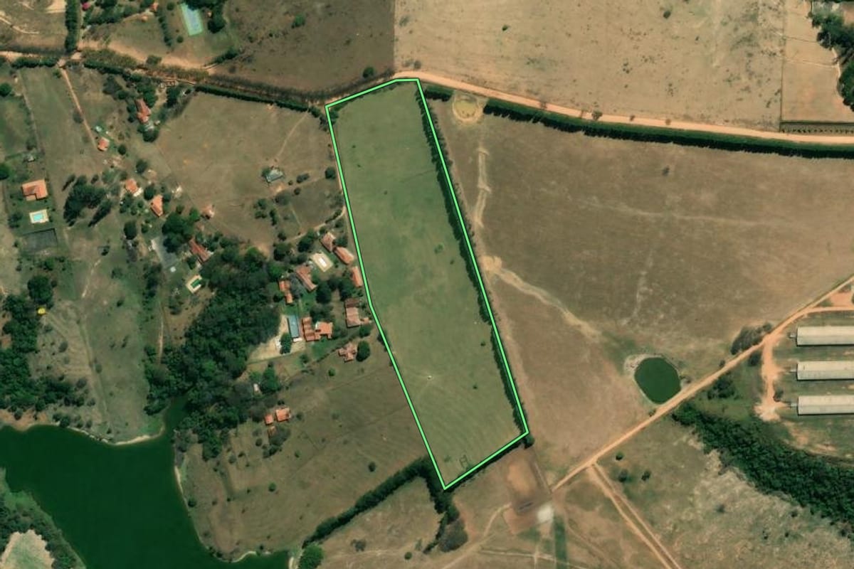 Imagem de satélite do imóvel rural em Itu (SP), com o contorno declarado no CAR desenhado por cima.