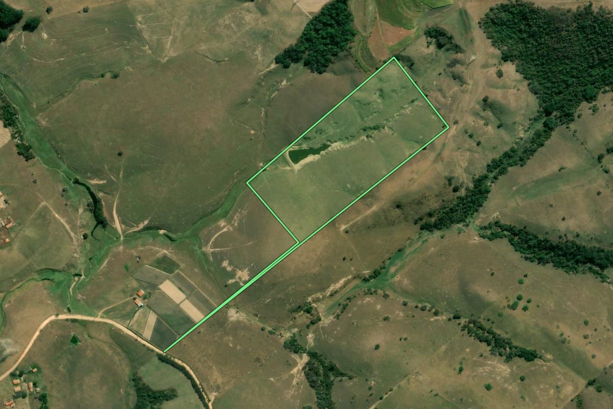 Imagem de satélite do imóvel rural em Itu (SP), com o contorno declarado no CAR desenhado por cima.