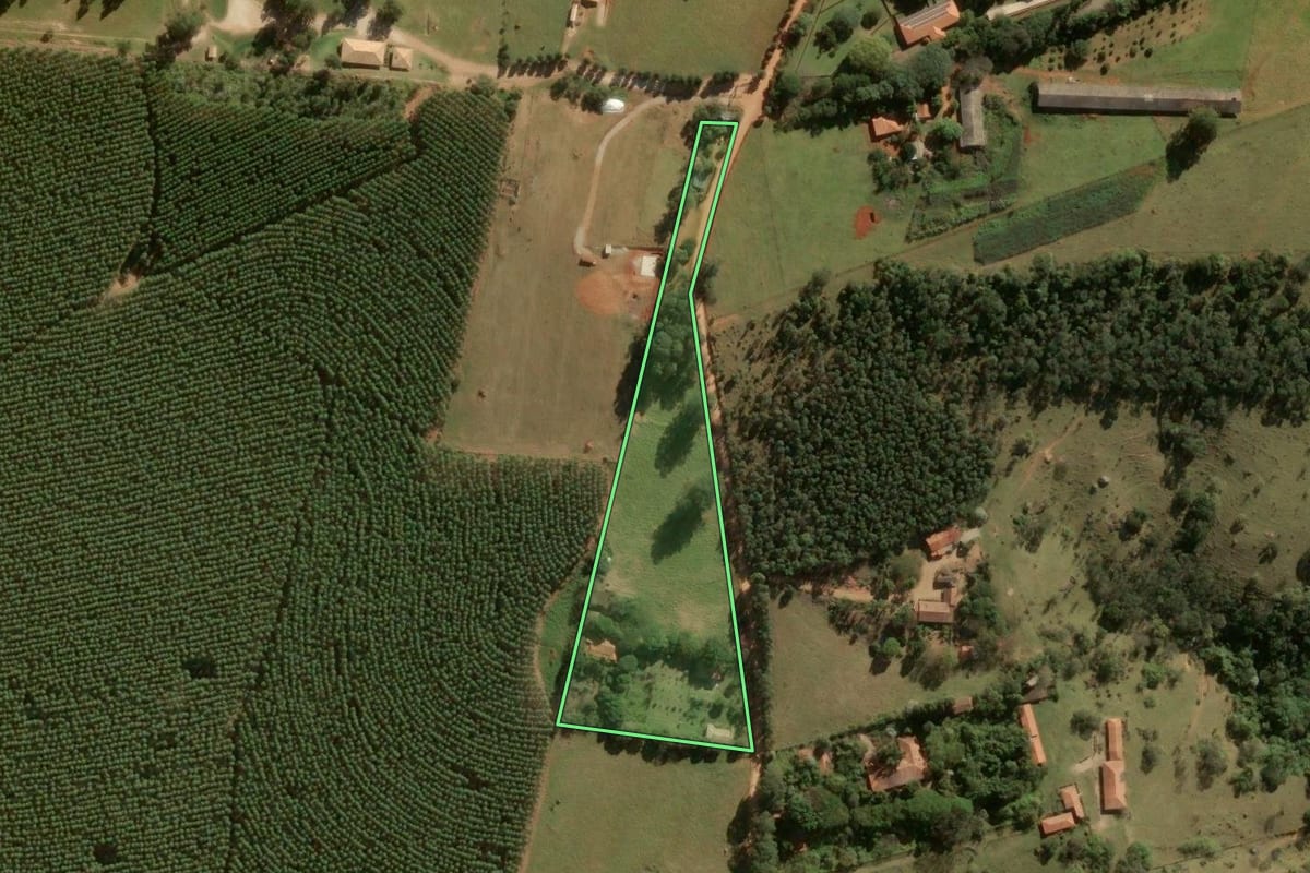 Imagem de satélite do imóvel rural em Itu (SP), com o contorno declarado no CAR desenhado por cima.