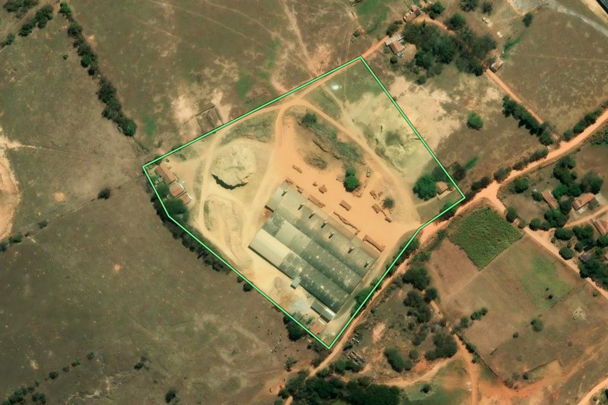 Imagem de satélite do imóvel rural em Itu (SP), com o contorno declarado no CAR desenhado por cima.