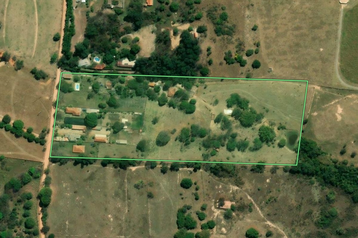 Imagem de satélite do imóvel rural em Itu (SP), com o contorno declarado no CAR desenhado por cima.