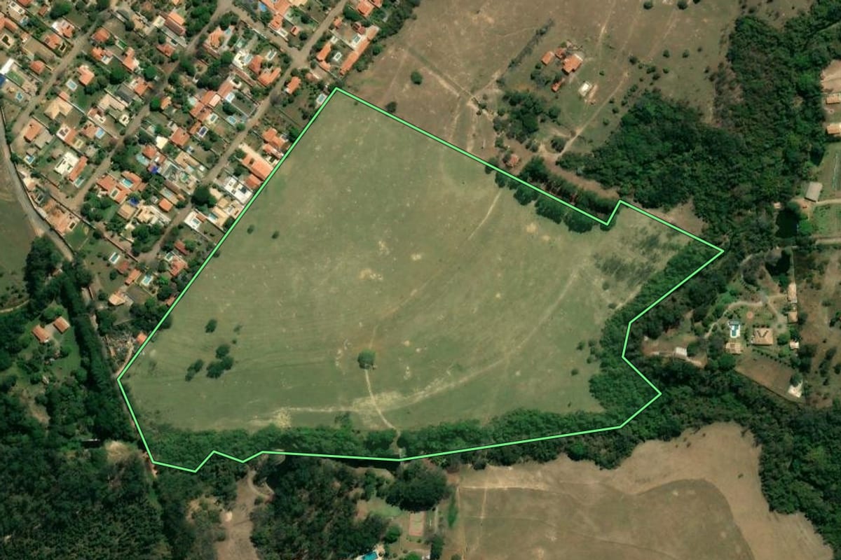 Imagem de satélite do imóvel rural em Itu (SP), com o contorno declarado no CAR desenhado por cima.