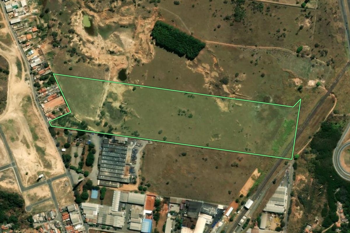 Imagem de satélite do imóvel rural em Itu (SP), com o contorno declarado no CAR desenhado por cima.