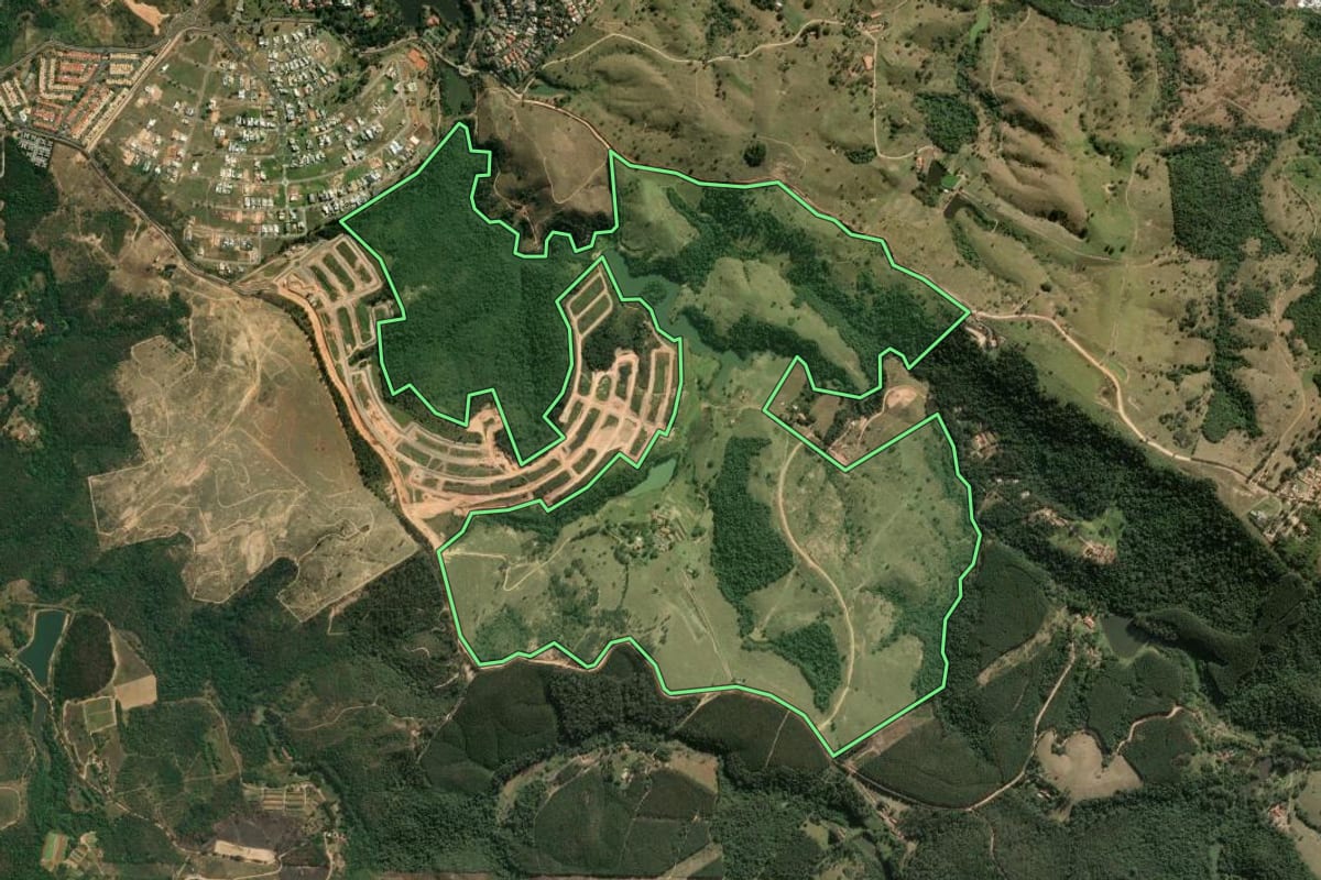 Imagem de satélite do imóvel rural em Itu (SP), com o contorno declarado no CAR desenhado por cima.