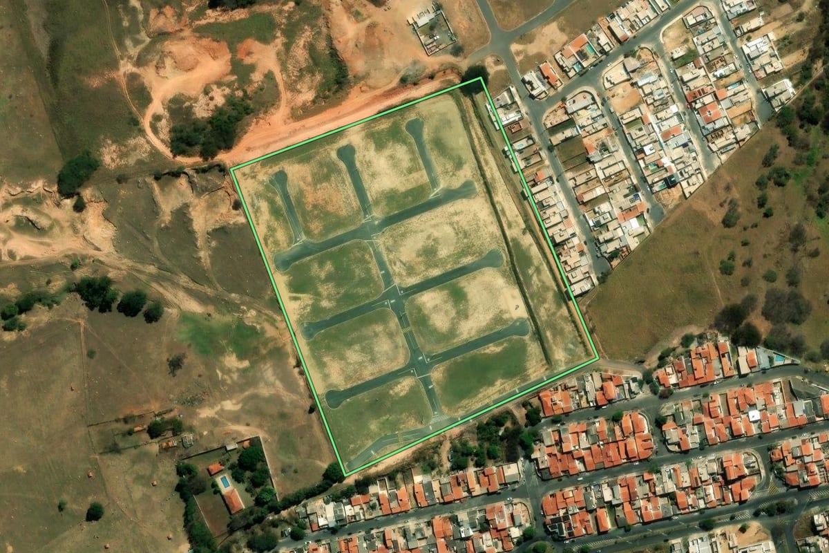 Imagem de satélite do imóvel rural em Itu (SP), com o contorno declarado no CAR desenhado por cima.