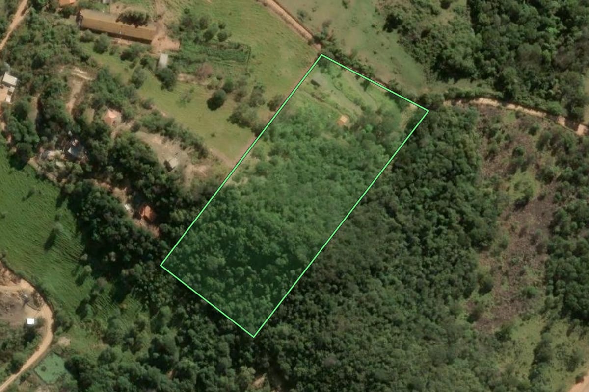 Imagem de satélite do imóvel rural em Itu (SP), com o contorno declarado no CAR desenhado por cima.