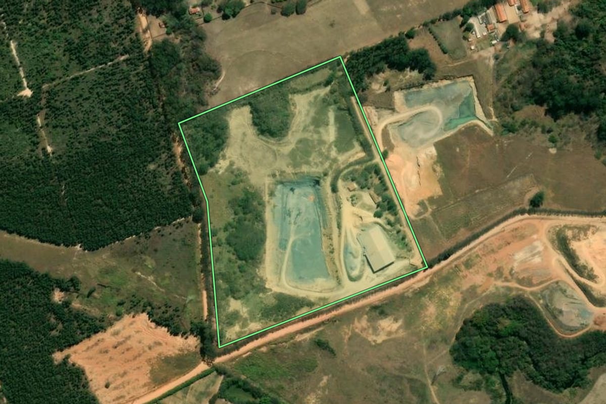 Imagem de satélite do imóvel rural em Itu (SP), com o contorno declarado no CAR desenhado por cima.
