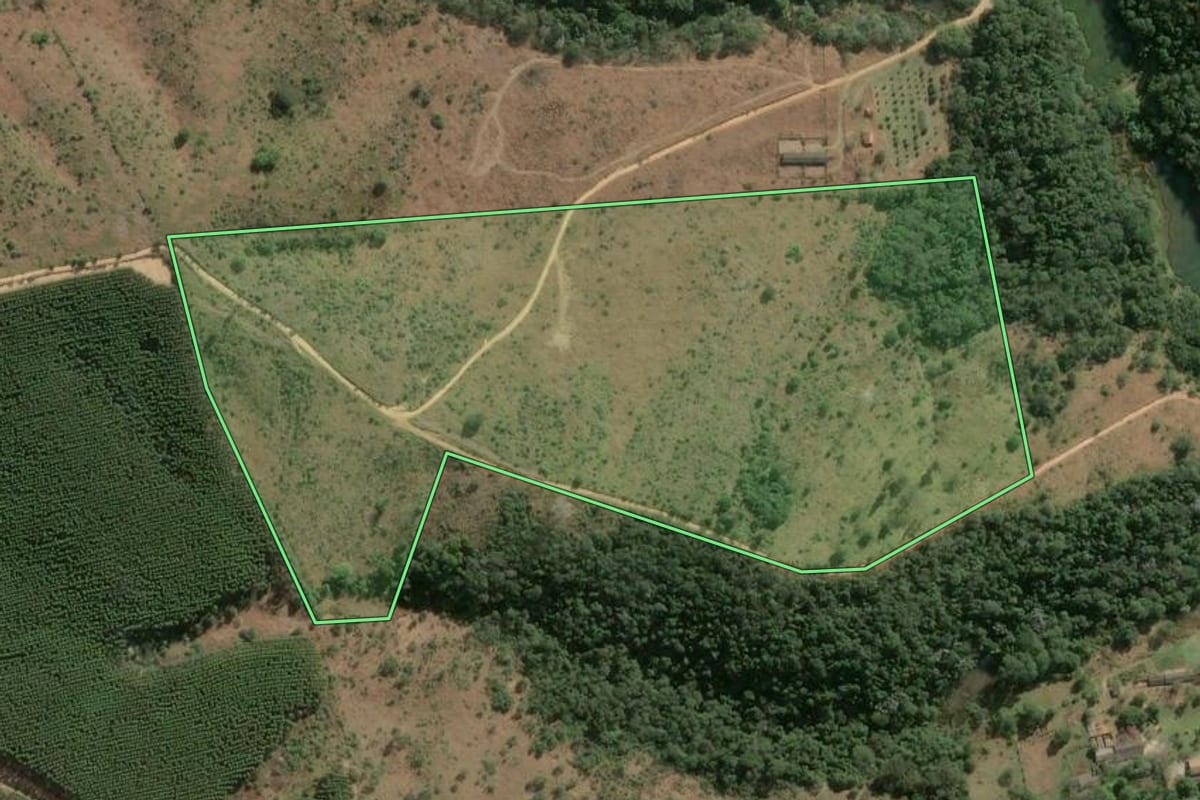 Imagem de satélite do imóvel rural em Itu (SP), com o contorno declarado no CAR desenhado por cima.