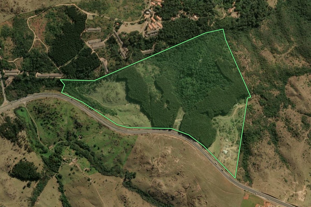 Imagem de satélite do imóvel rural em Itu (SP), com o contorno declarado no CAR desenhado por cima.