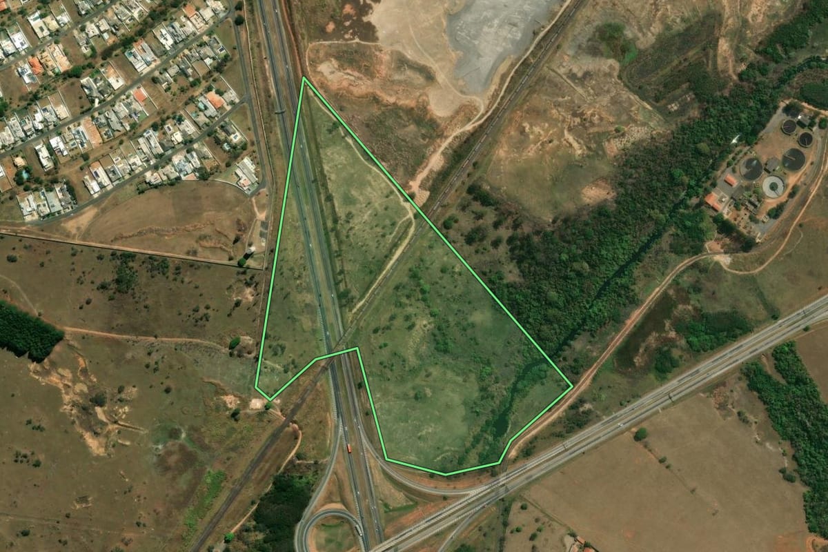 Imagem de satélite do imóvel rural em Itu (SP), com o contorno declarado no CAR desenhado por cima.