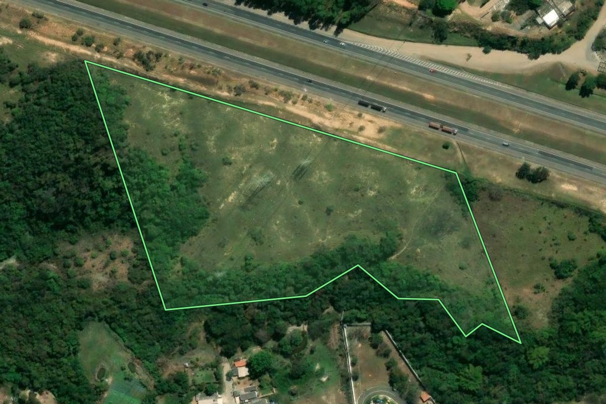 Imagem de satélite do imóvel rural em Itu (SP), com o contorno declarado no CAR desenhado por cima.