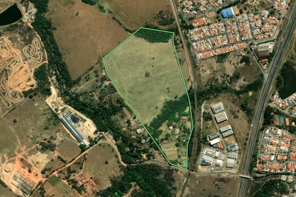 Imagem de satélite do imóvel rural em Itu (SP), com o contorno declarado no CAR desenhado por cima.
