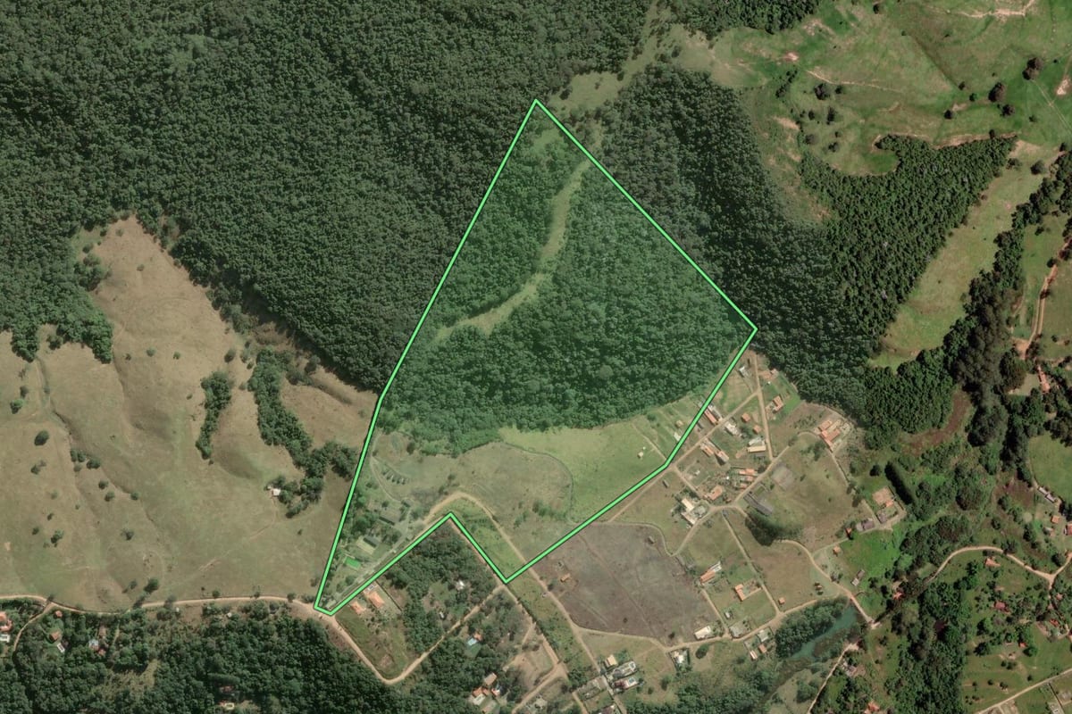 Imagem de satélite do imóvel rural em Itu (SP), com o contorno declarado no CAR desenhado por cima.