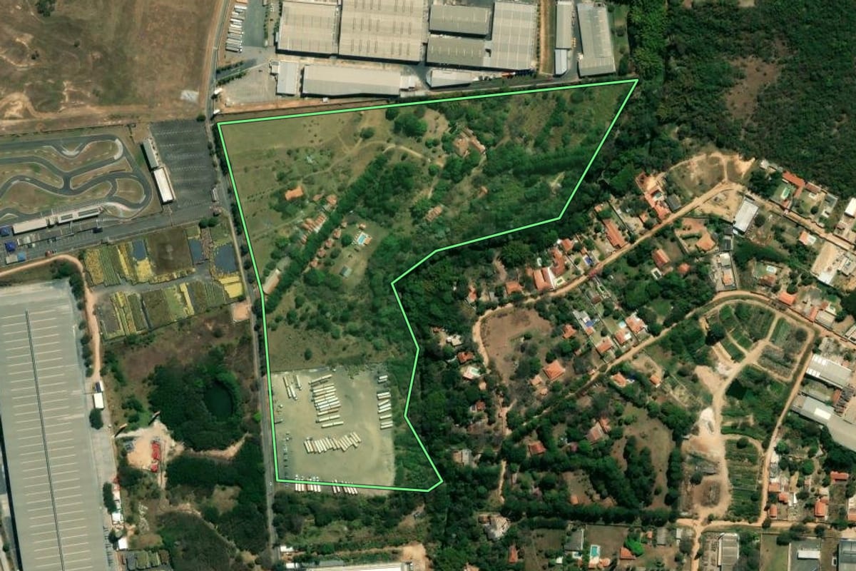 Imagem de satélite do imóvel rural em Itu (SP), com o contorno declarado no CAR desenhado por cima.