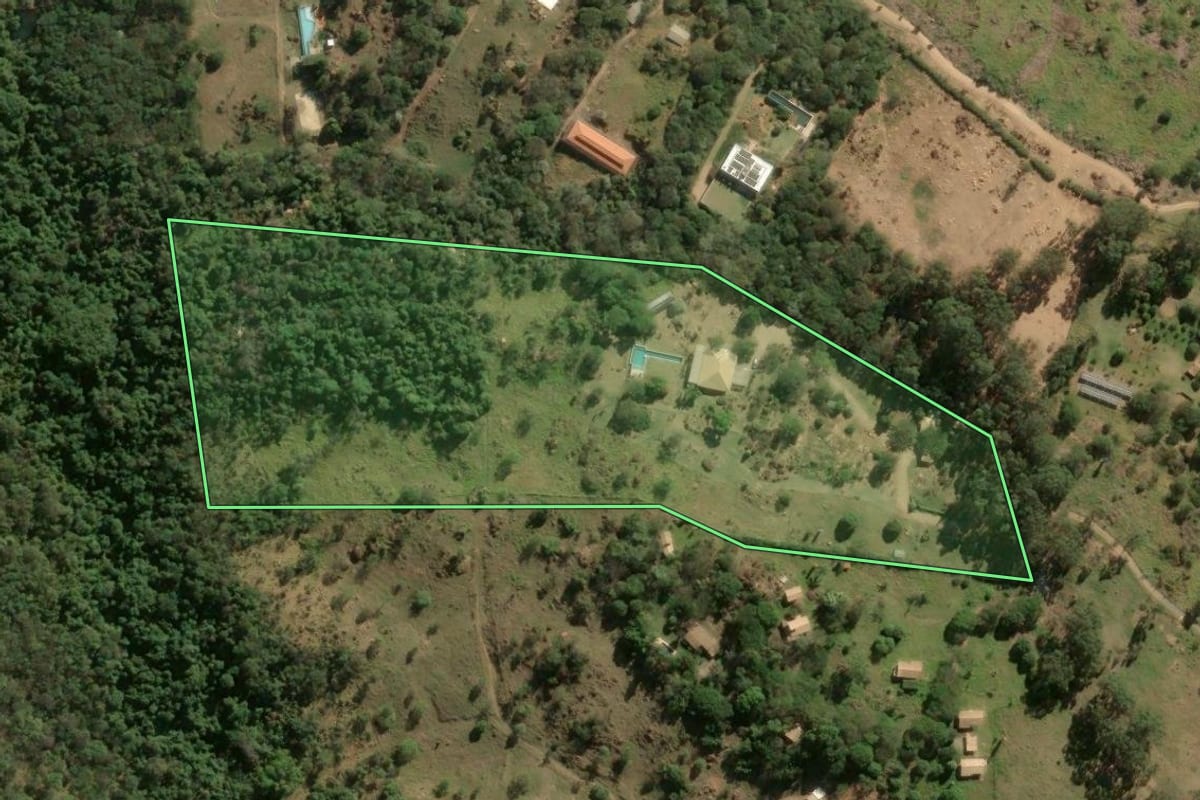 Imagem de satélite do imóvel rural em Itu (SP), com o contorno declarado no CAR desenhado por cima.