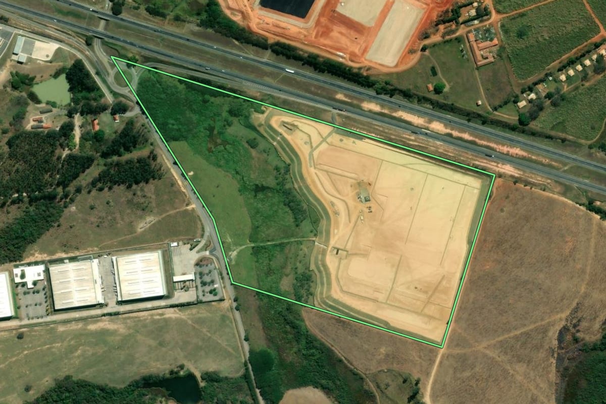Imagem de satélite do imóvel rural em Itu (SP), com o contorno declarado no CAR desenhado por cima.