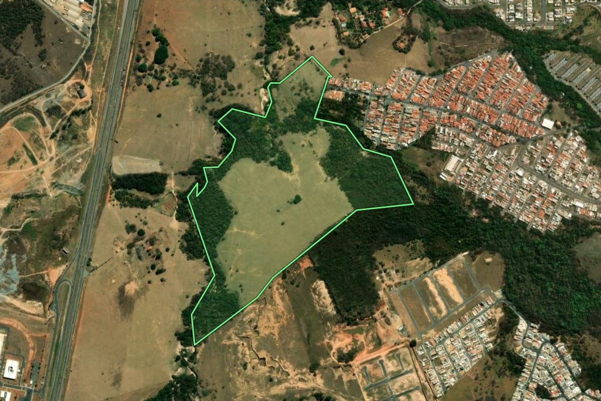 Imagem de satélite do imóvel rural em Itu (SP), com o contorno declarado no CAR desenhado por cima.