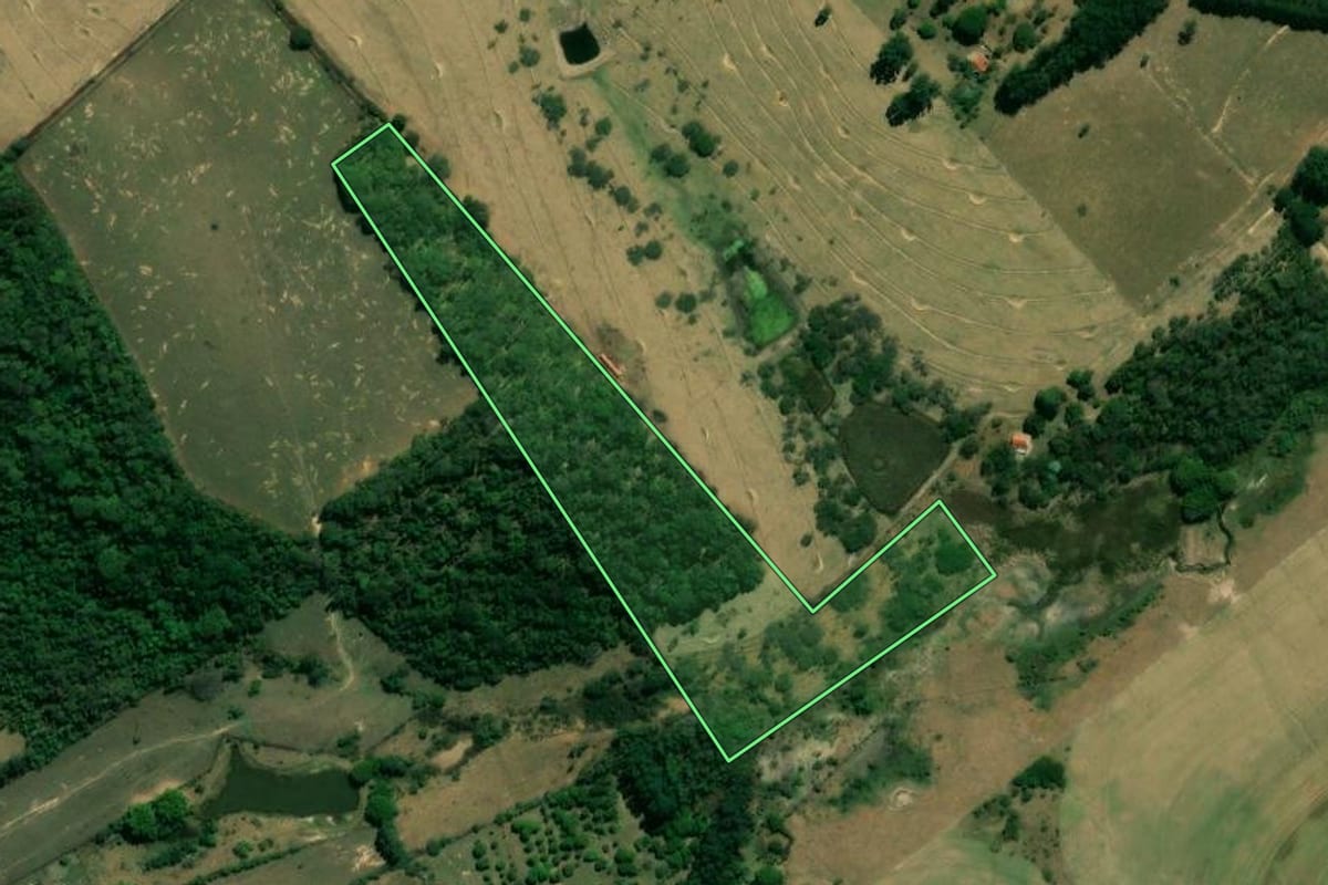 Imagem de satélite do imóvel rural em Itu (SP), com o contorno declarado no CAR desenhado por cima.