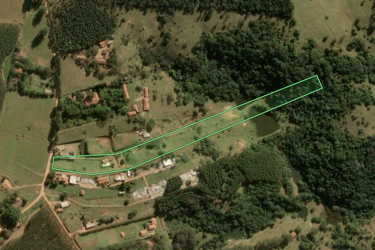 Imagem de satélite do imóvel rural em Itu (SP), com o contorno declarado no CAR desenhado por cima.