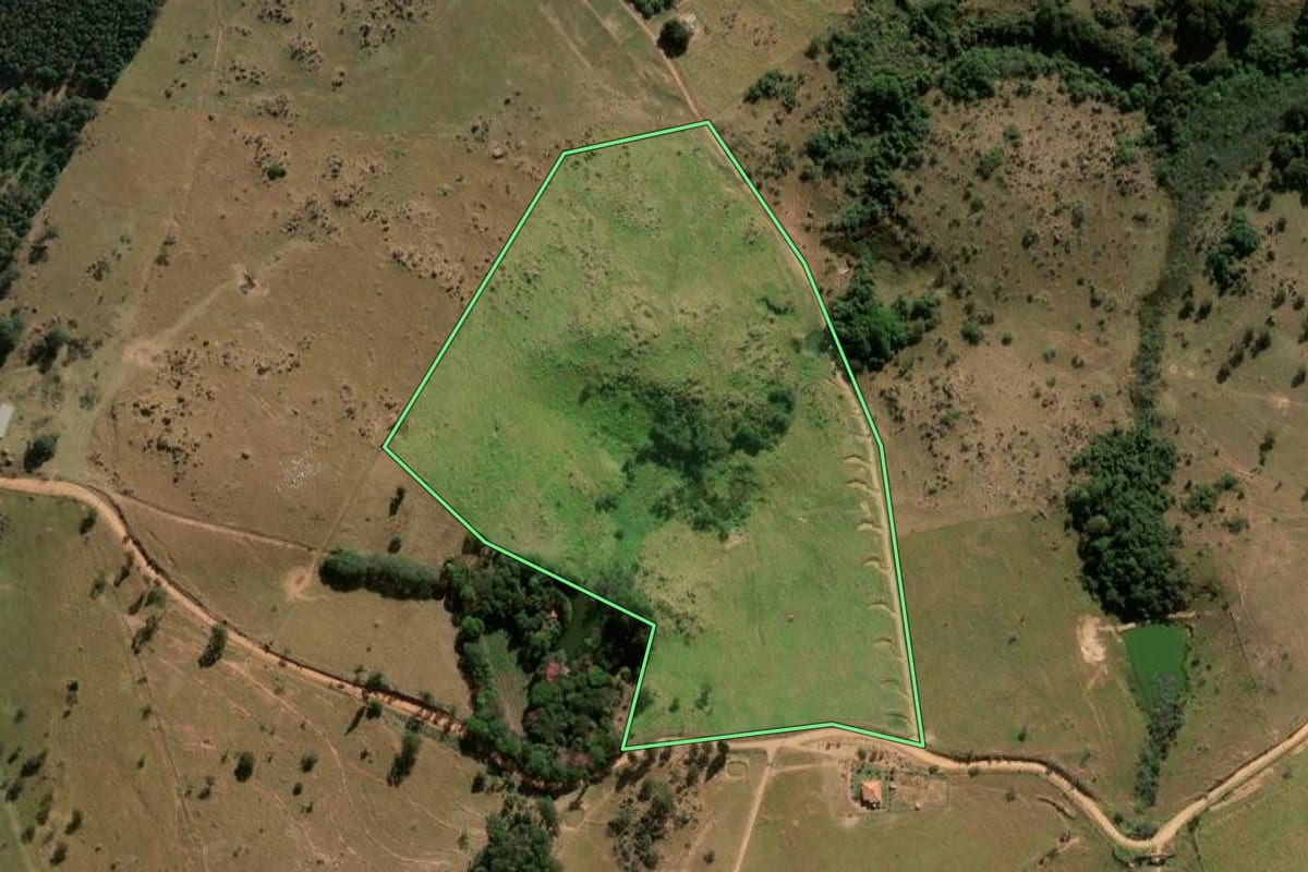 Imagem de satélite do imóvel rural em Itu (SP), com o contorno declarado no CAR desenhado por cima.