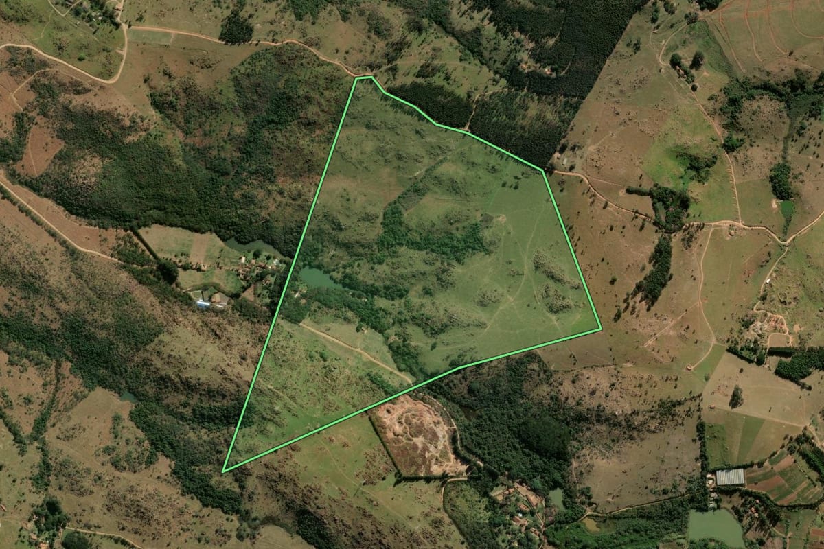 Imagem de satélite do imóvel rural em Itu (SP), com o contorno declarado no CAR desenhado por cima.