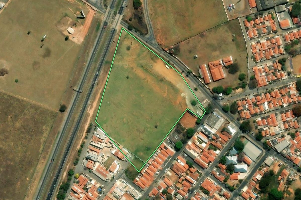 Imagem de satélite do imóvel rural em Itu (SP), com o contorno declarado no CAR desenhado por cima.