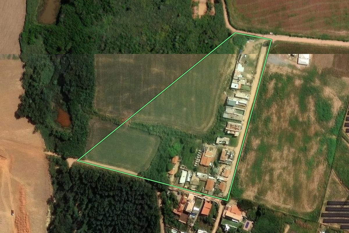Imagem de satélite do imóvel rural em Itupeva (SP), com o contorno declarado no CAR desenhado por cima.