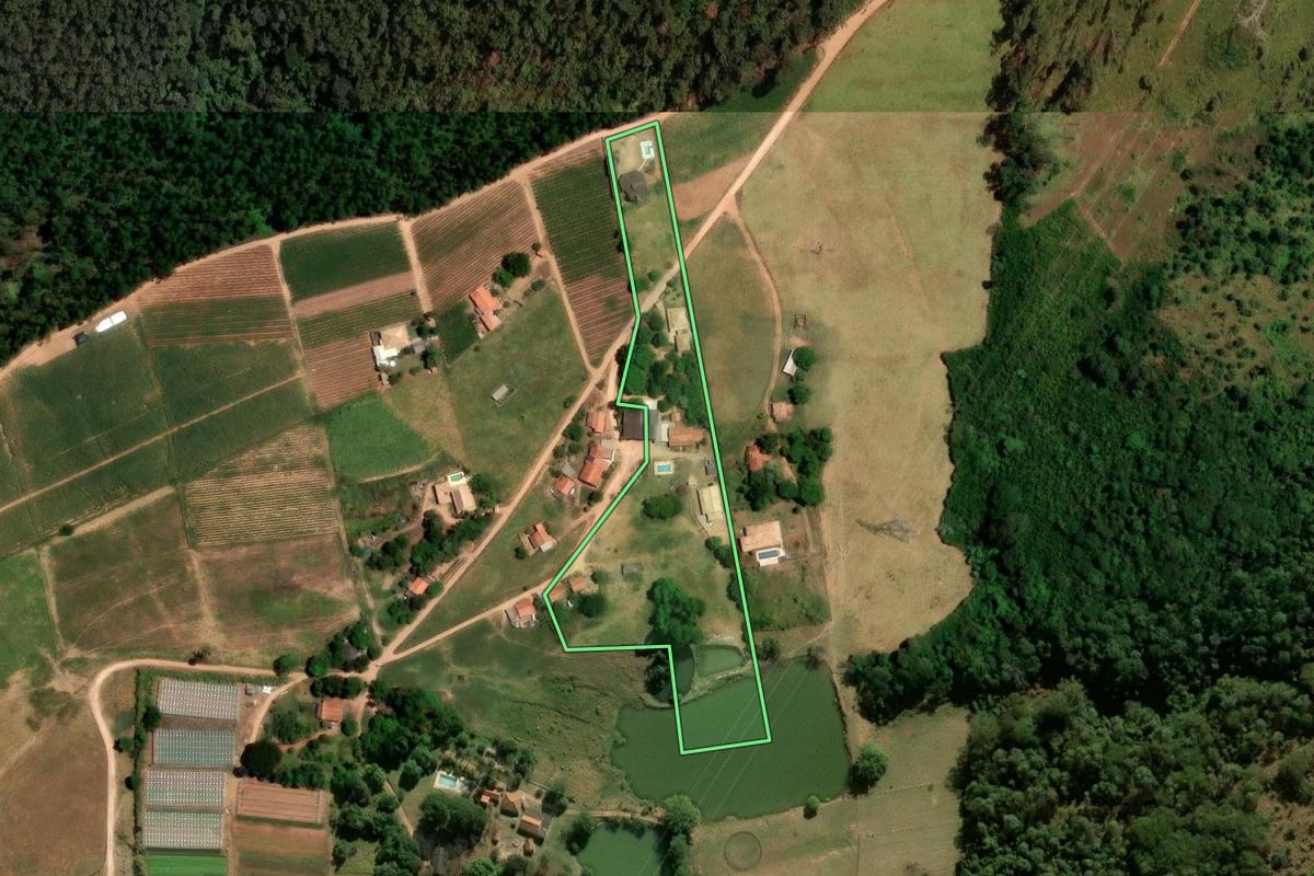 Imagem de satélite do imóvel rural em Itupeva (SP), com o contorno declarado no CAR desenhado por cima.