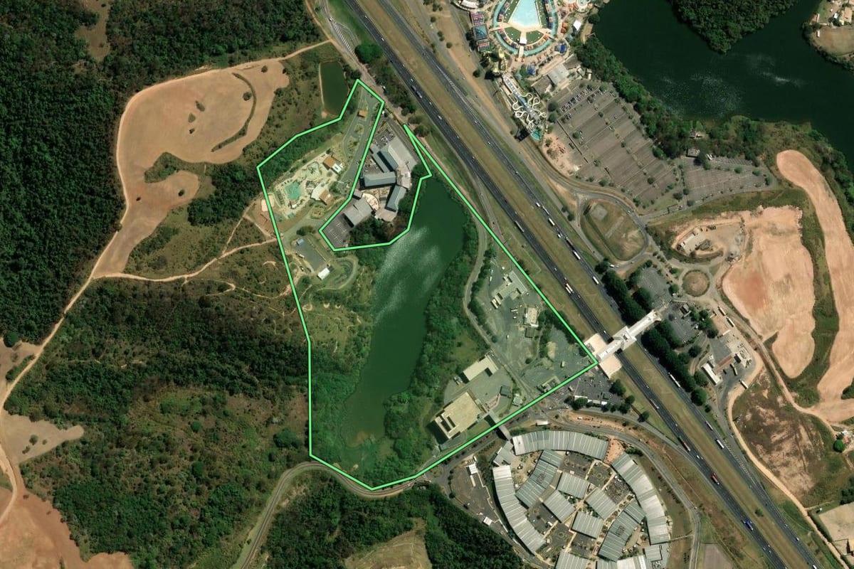 Imagem de satélite do imóvel rural em Itupeva (SP), com o contorno declarado no CAR desenhado por cima.